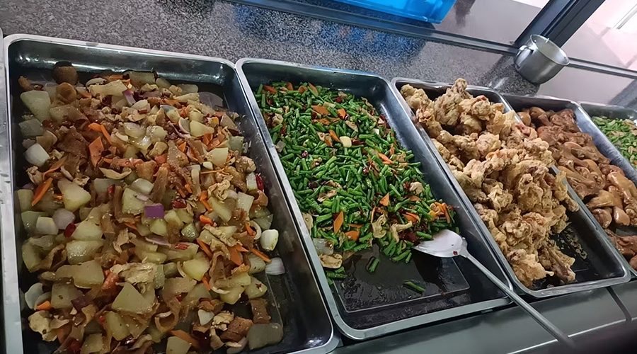 盛夏的來臨，金環(huán)電器關(guān)懷工人飲食